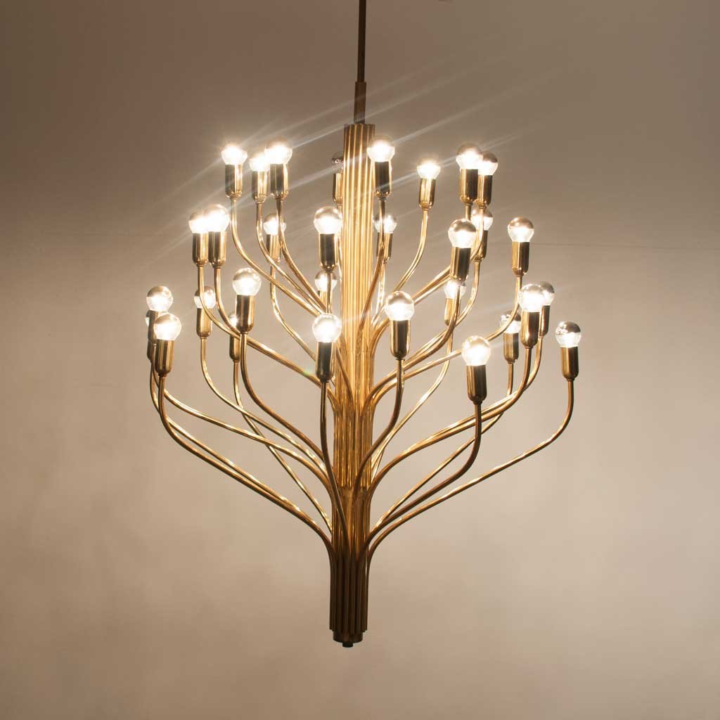 Messing Kronleuchter mit 32 Leuchten, 1960er bei Pamono kaufen
