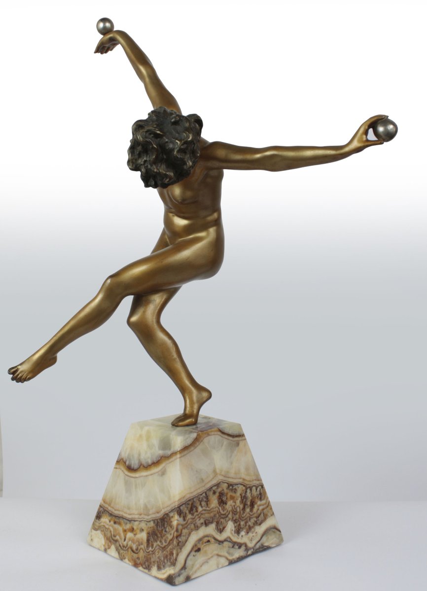 Beautiful French Art Deco Sculpture depicting a bronze 