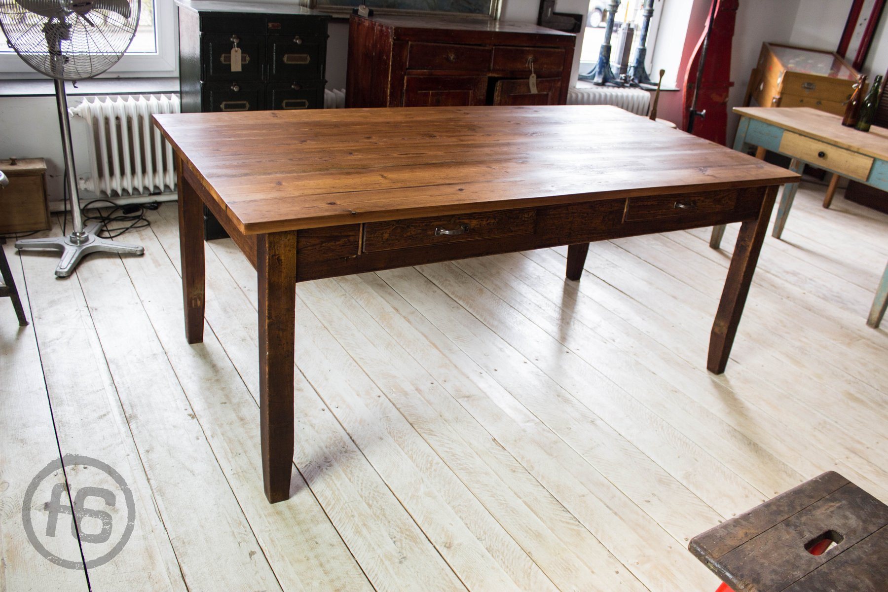 Mesa de comedor antigua de pino en venta en Pamono Mesa de comedor antigua de pino en venta en Pamono