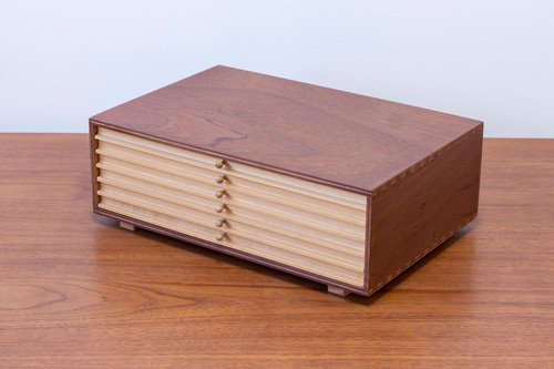 Illustration of Customizable Danish Design Desk Storage