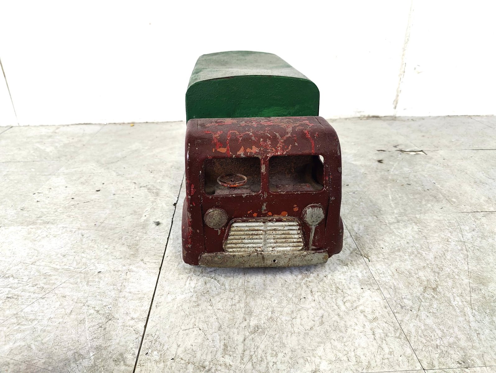 1903509 Vintage Tri-Ang Tin Toy Car, 1950s for sale at Pamono