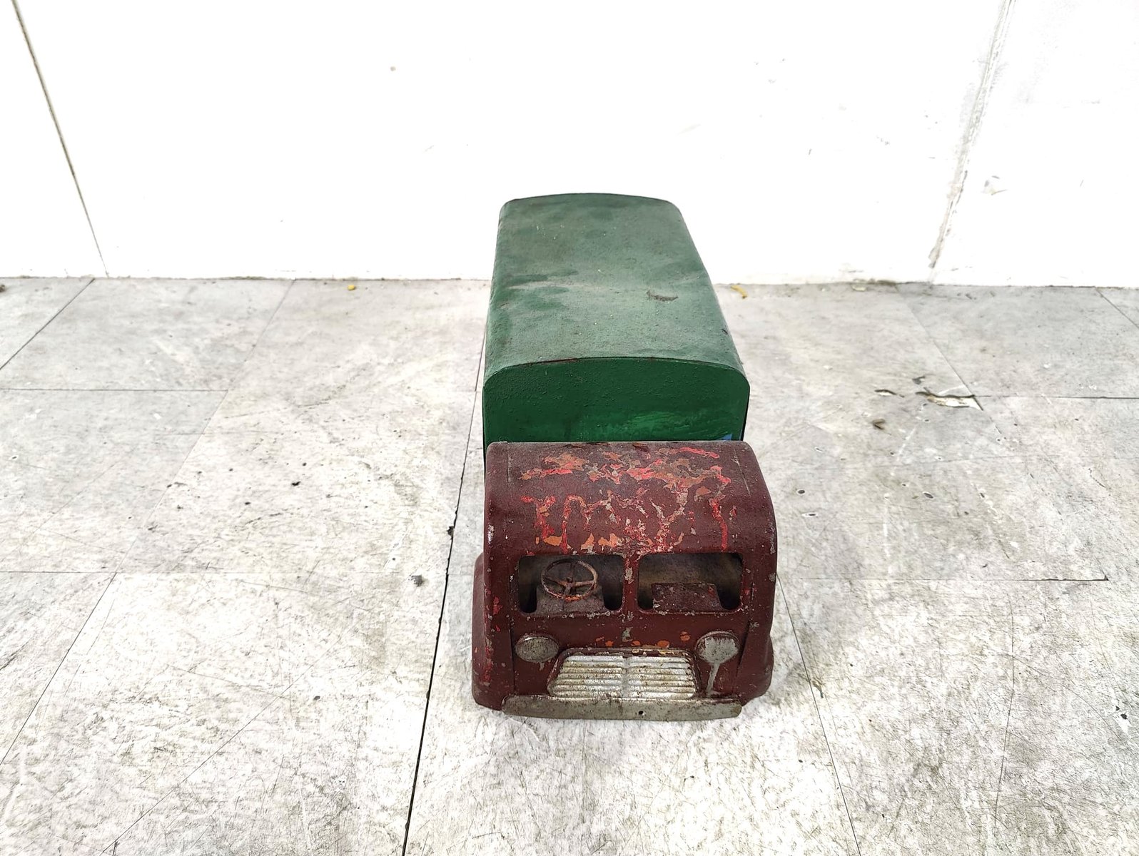 1903509 Vintage Tri-Ang Tin Toy Car, 1950s for sale at Pamono