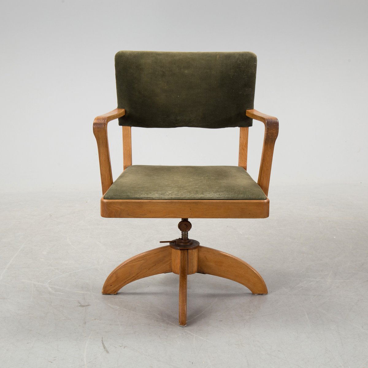 Swedish Art Deco Desk And Swivel Chair Set 1930s For At Pamono Swedish Art Deco Desk And Swivel Chair Set 1930s 10 5 380 00