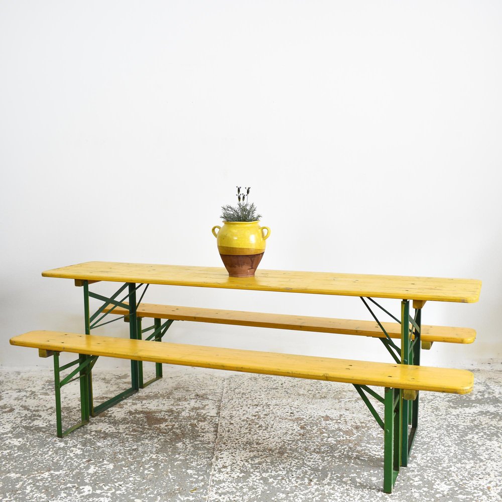 Vintage German Beer Hall Table and Benches, Set of 3 bei Pamono kaufen