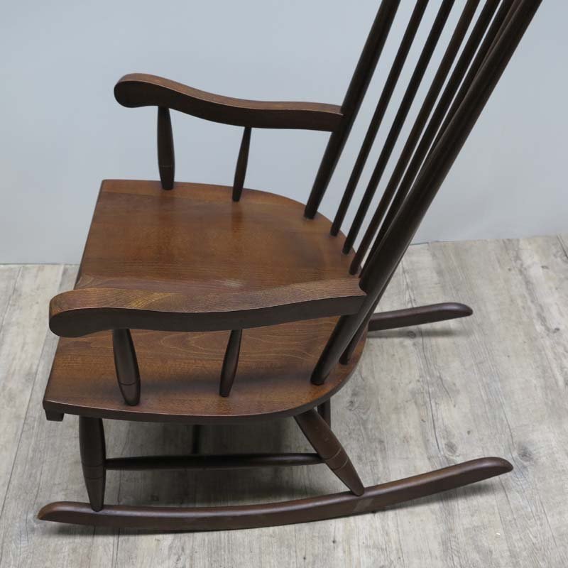 Skandinavischer Mid-Century Holz Schaukelstuhl bei Pamono kaufen Skandinavischer Mid-Century Holz Schaukelstuhl bei Pamono kaufen