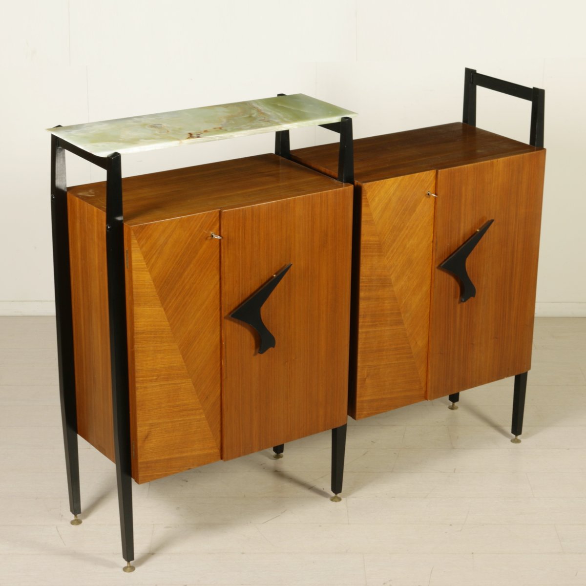 Wohnzimmer Schrank aus Ahorn & Mahagoni Furnier, 1950er bei Pamono kaufen