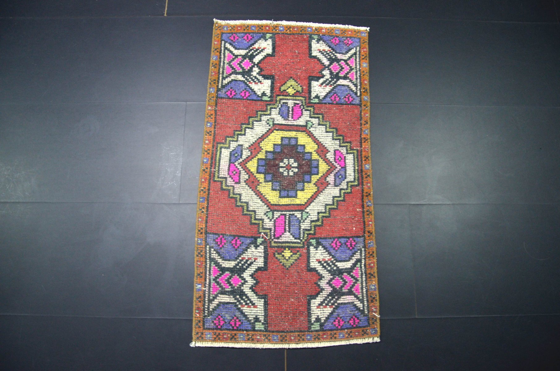 Turkish Red Wool Small Rug, 1960s for sale at Pamono