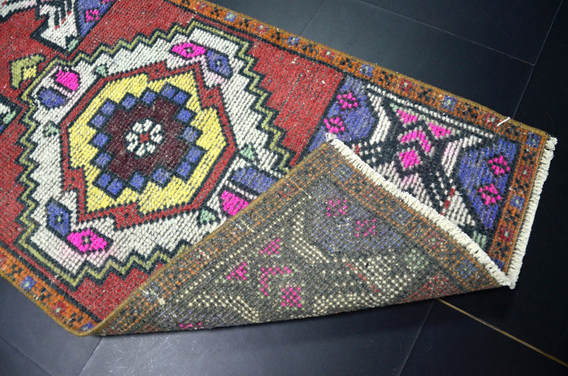 Turkish Red Wool Small Rug, 1960s for sale at Pamono