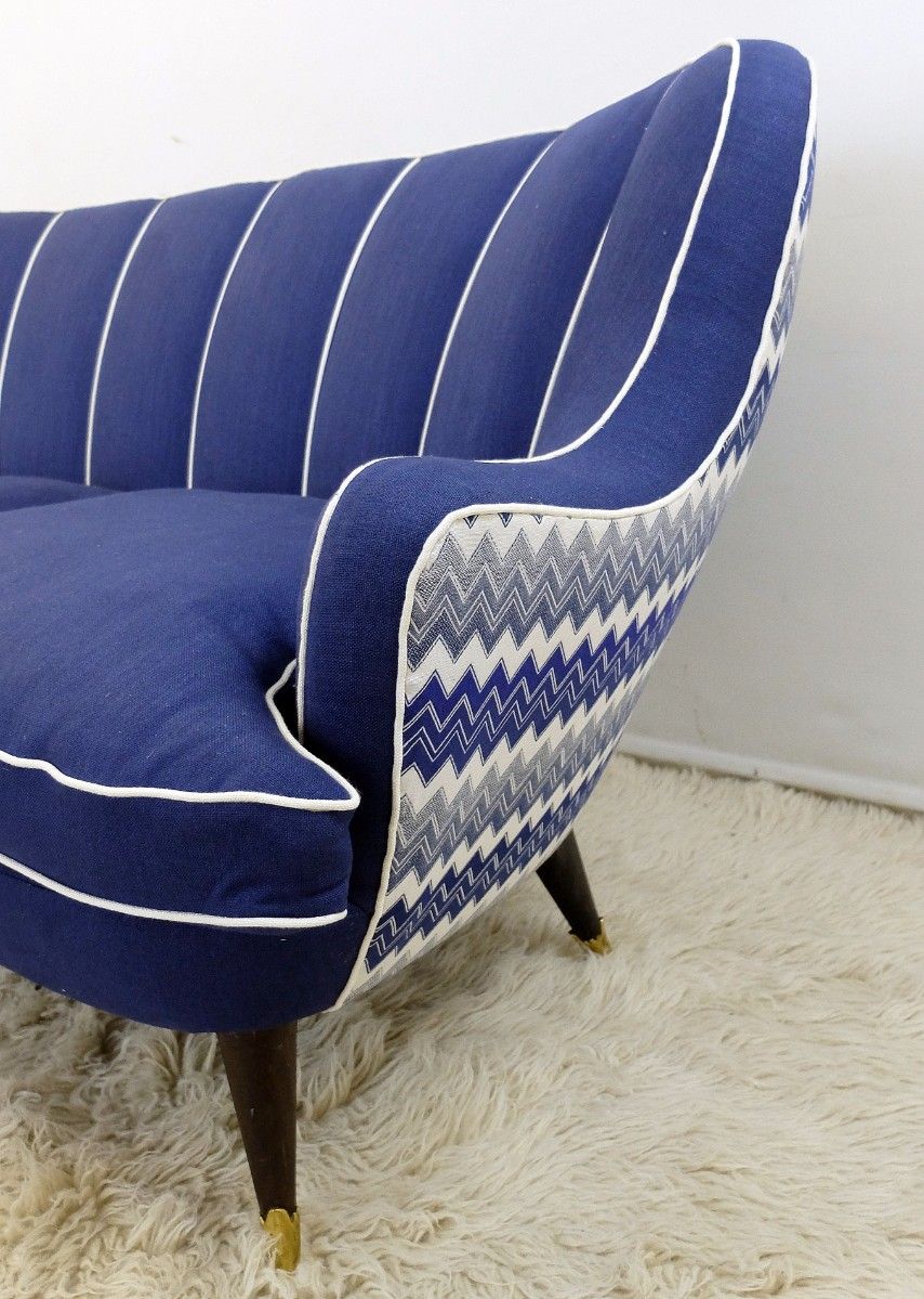 Vintage Italian Royal Blue Sofa For At Pamono Vintage Italian Royal Blue Sofa 5 3 617 00 Price Per Piece
