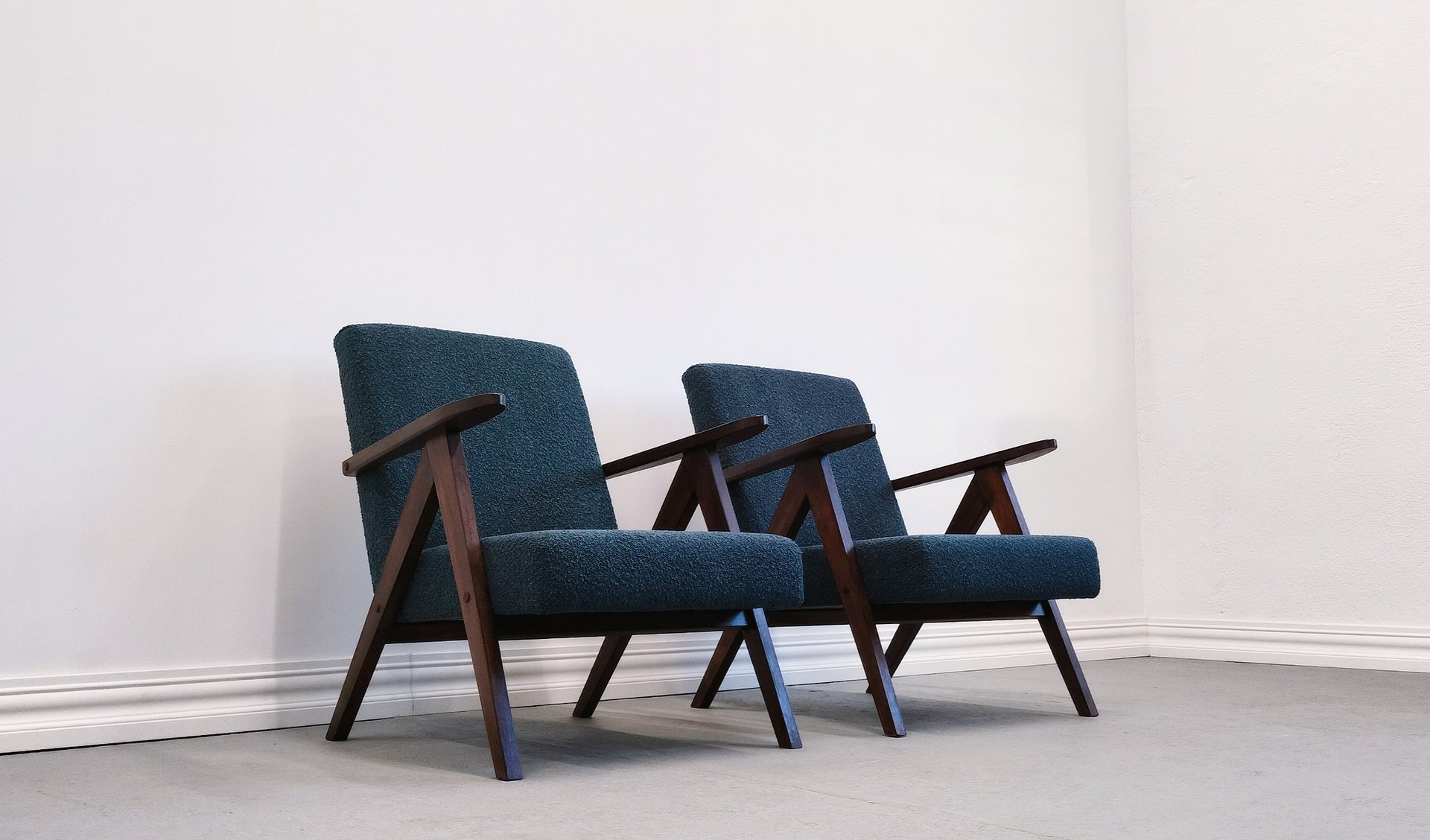 Mid-Century Model B 310 Var Easy Chair in Subdued Navy Blue Bouclé ...