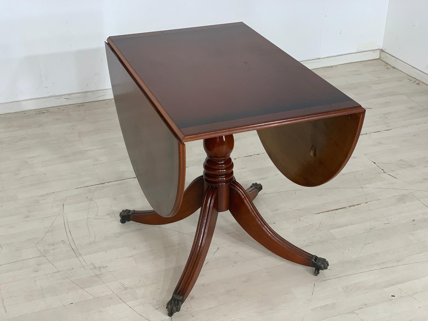 Vintage English Dining Table for sale at Pamono
