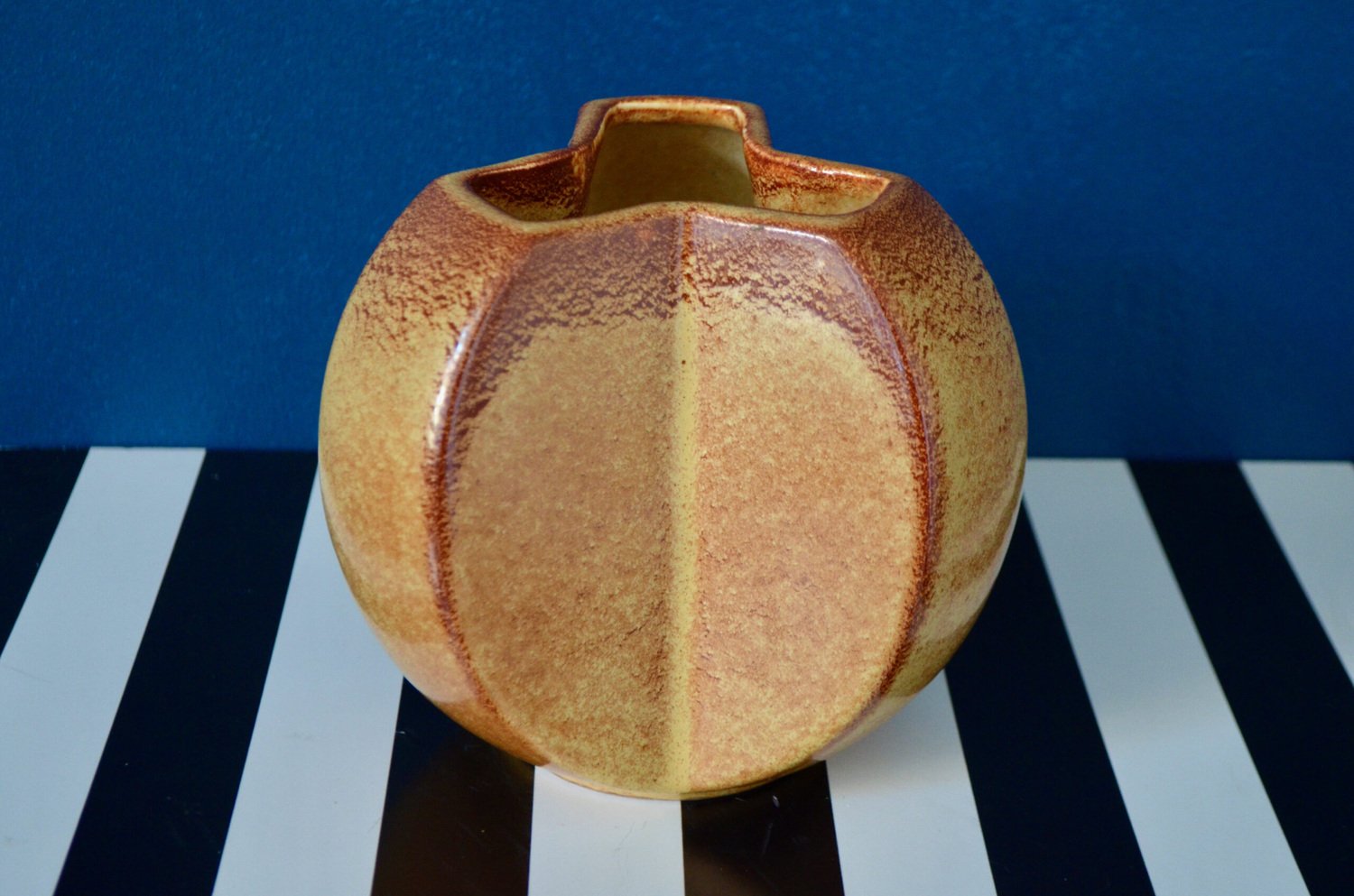 Trilobed Ceramic Vase attributed to Roberto Rigon for Bertoncello ...
