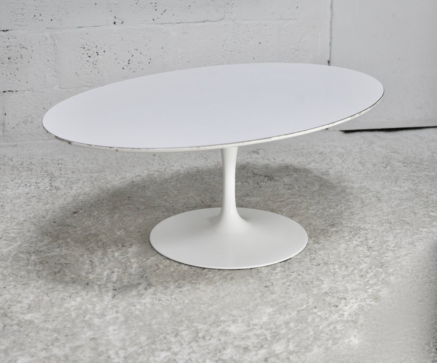 Tulip Model Coffee Table in White Melamine Wood by Eero Saarinen for