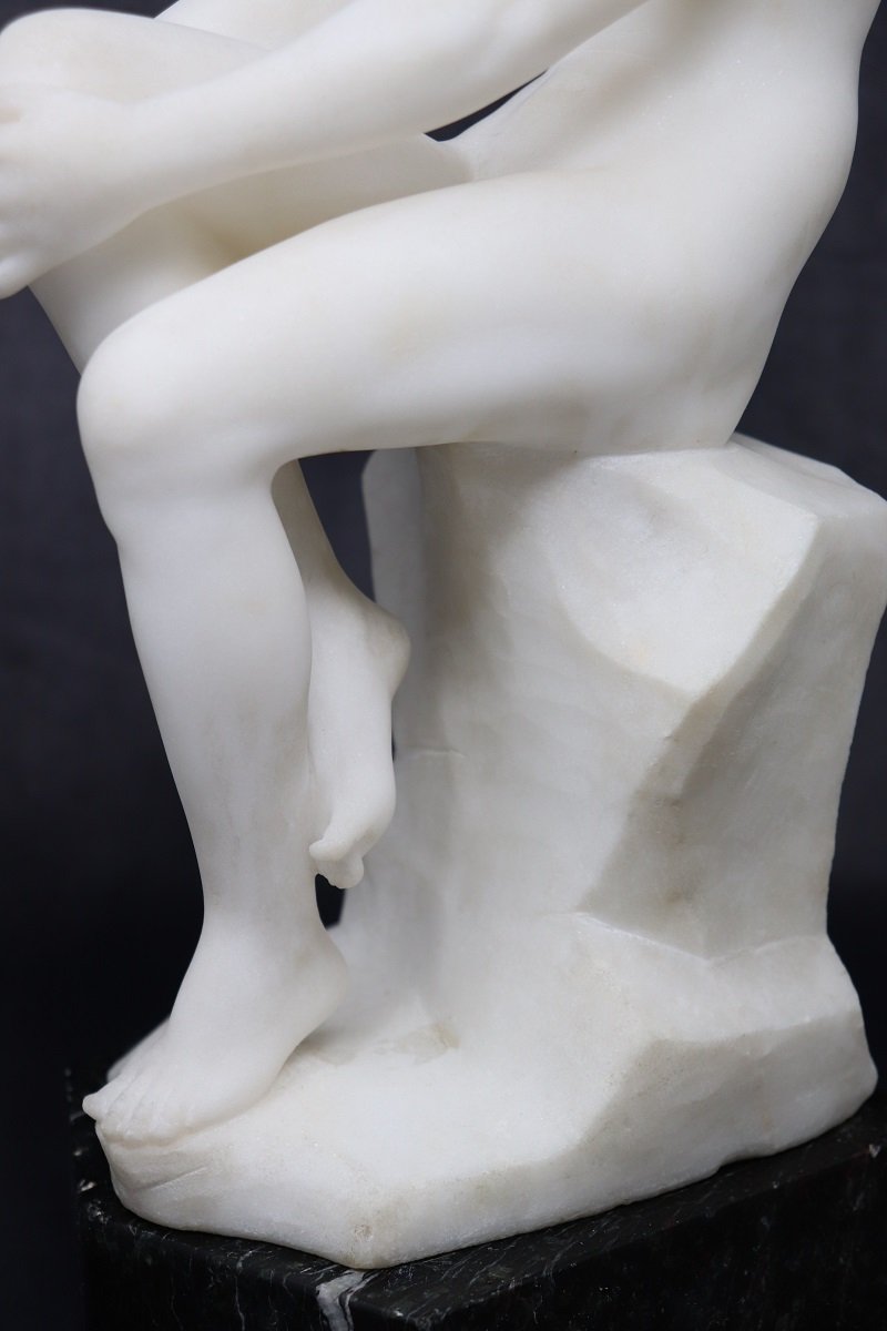 Art Deco Sculpture in White Carrara Marble, 1920s for sale at Pamono