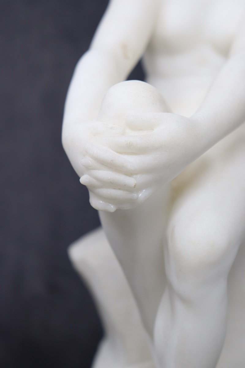 Art Deco Sculpture in White Carrara Marble, 1920s for sale at Pamono