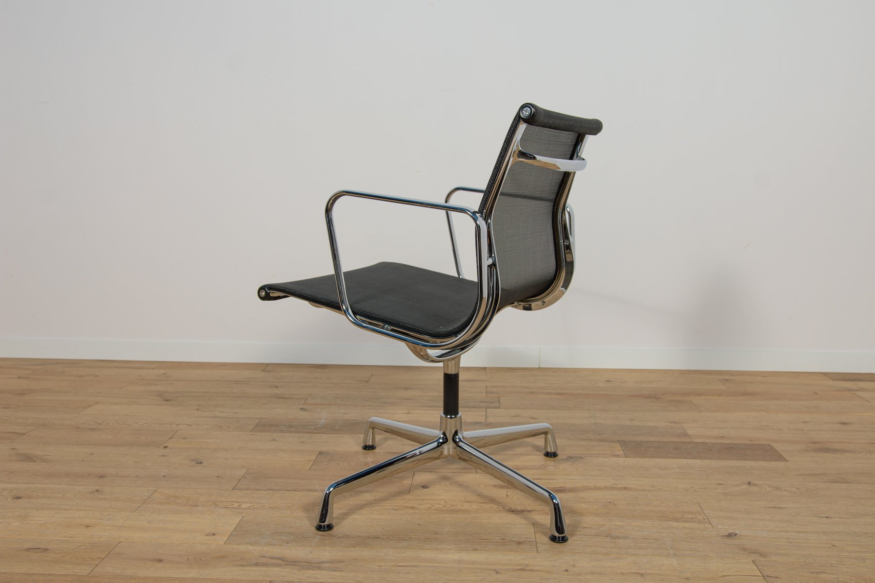 Fauteuil Pivotant Mid-Century Moderne en Cuir Noir de Göte Möbler