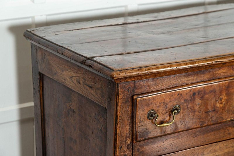 18thc English Vernacular Elm Dresser, 1760s for sale at Pamono