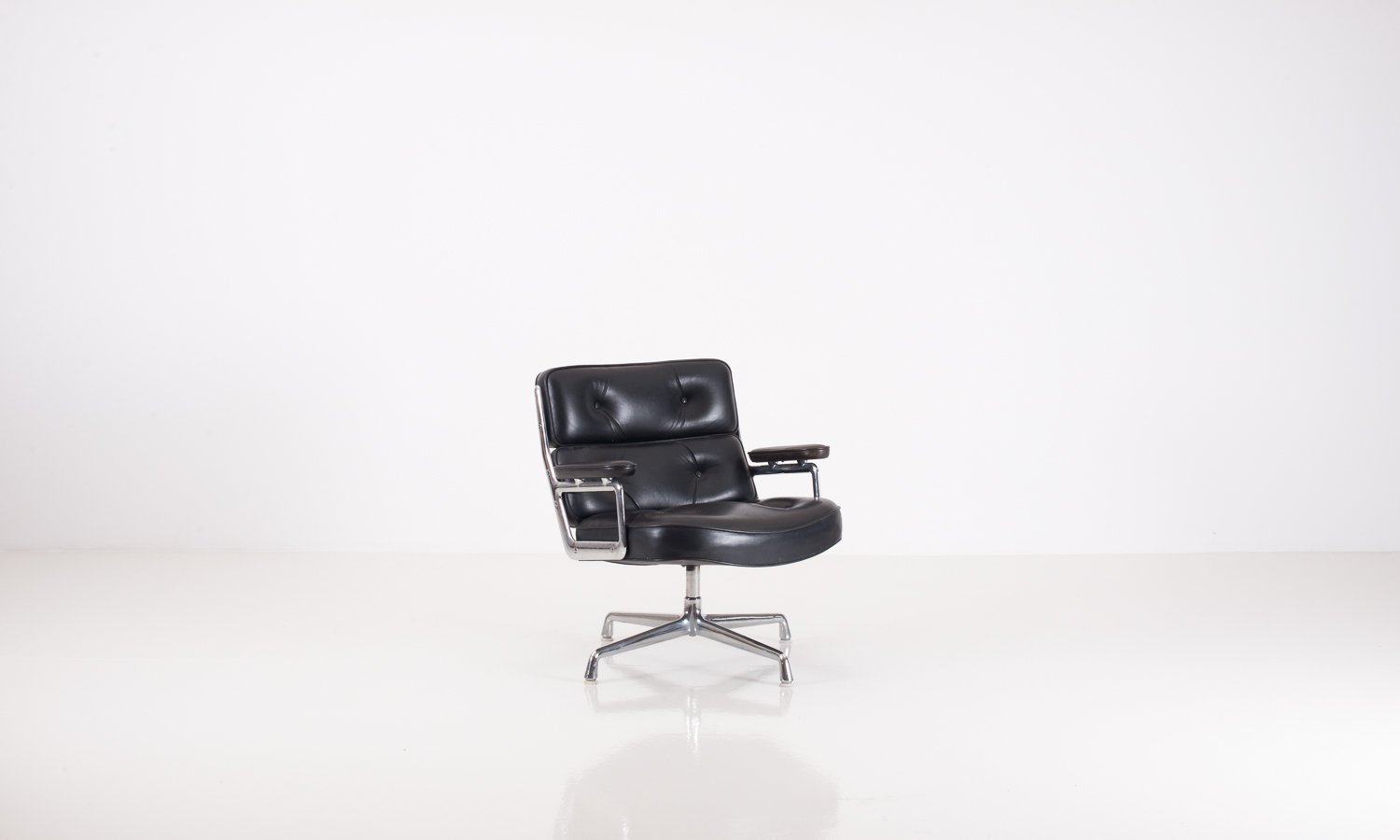 es 108 lobby chair