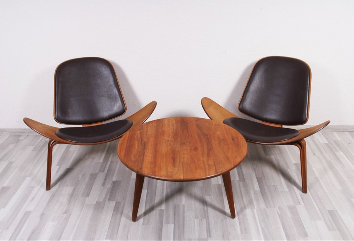 Shell Chair 007 Shell Chairs with Table by Hans J. Wegner for Carl Hansen, 2006, Set of ...