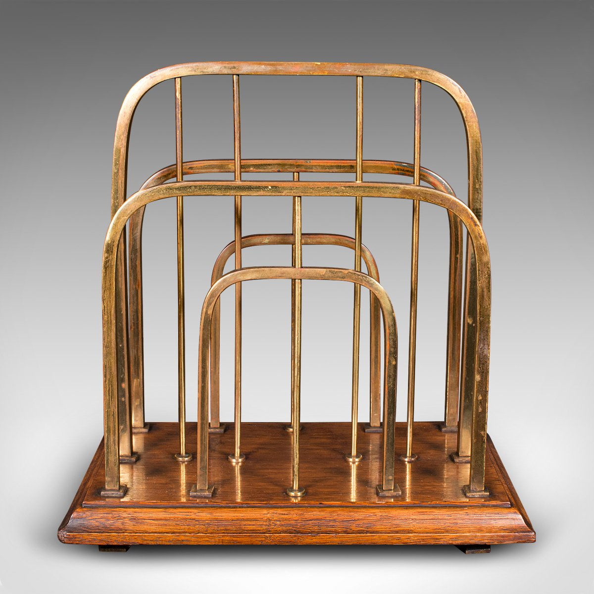 English Oak & Brass Chairside Newspaper Rack, 1890s for sale at Pamono