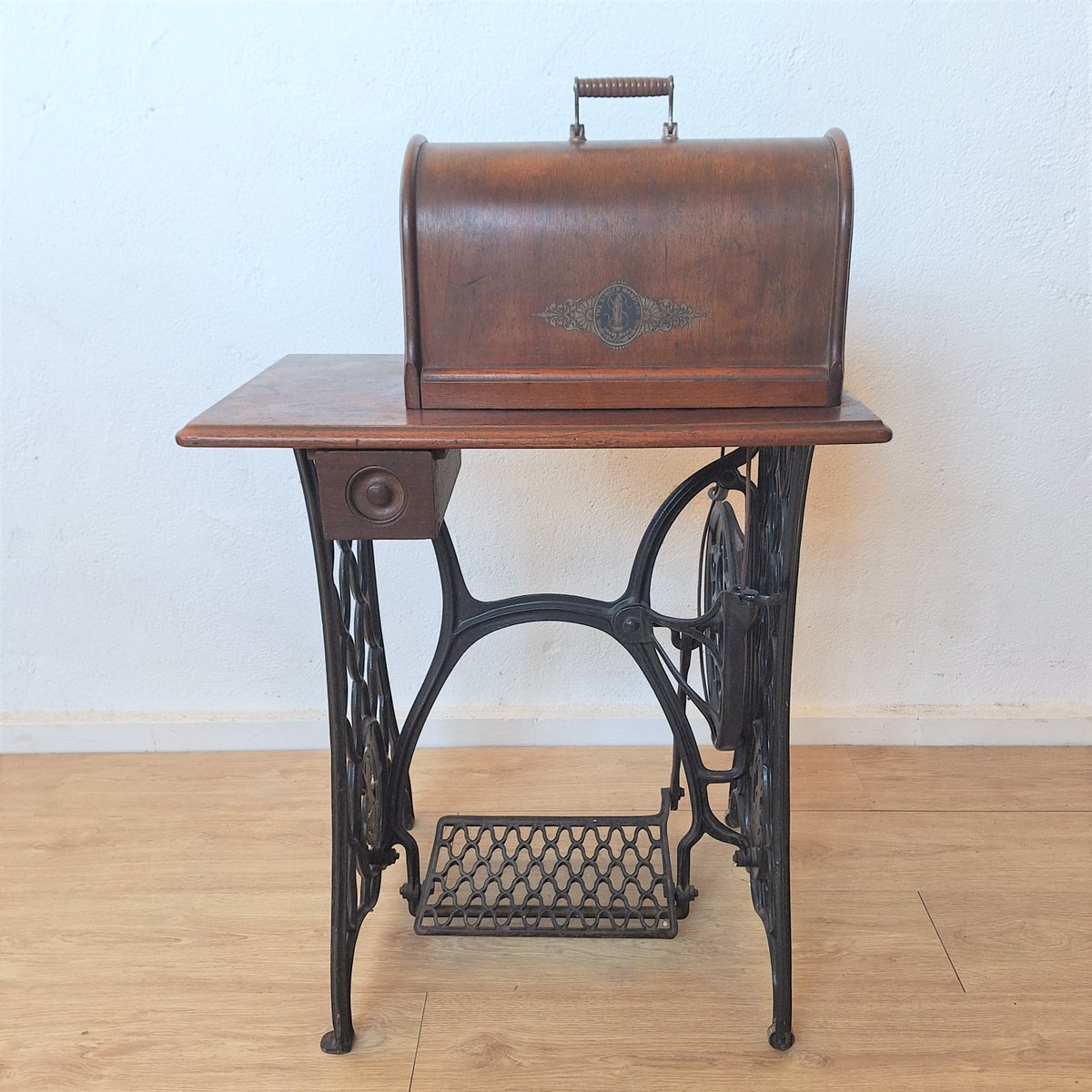 Sewing Machine from Singer, 1900s for sale at Pamono