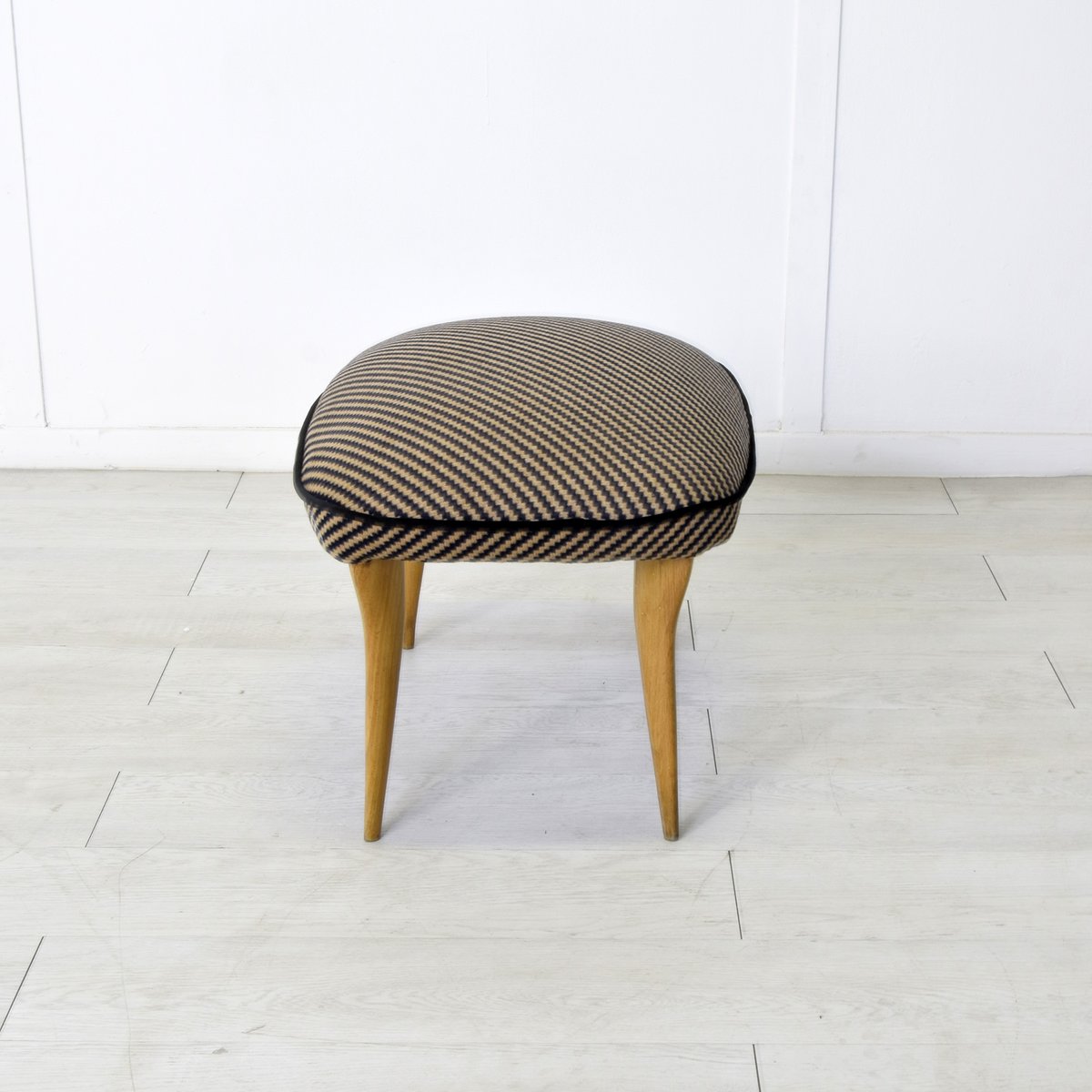Pouf vintage main image 1