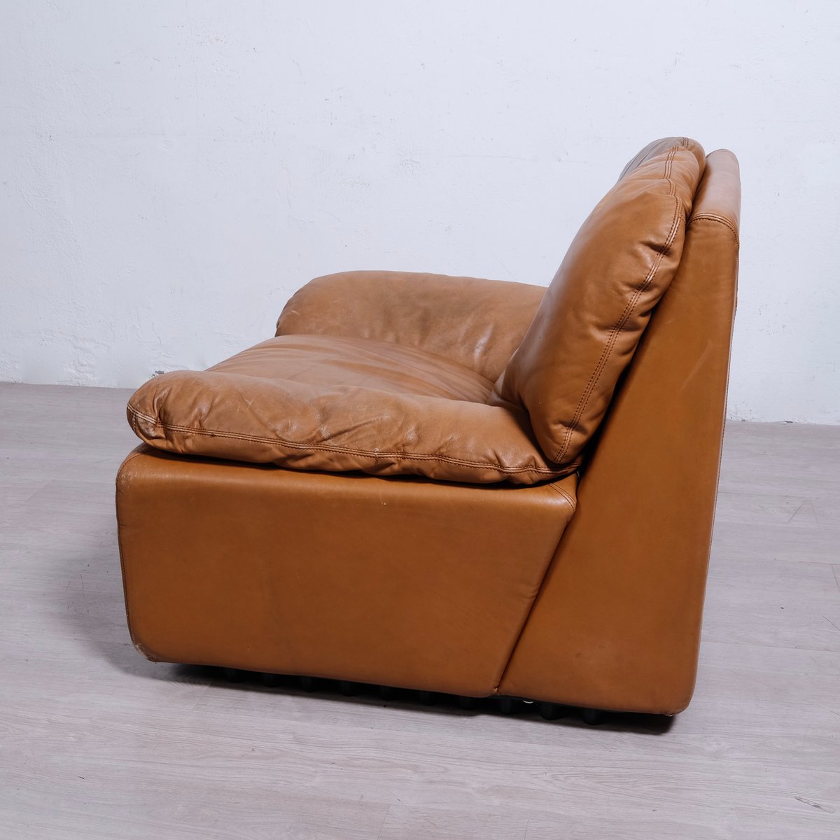 Bonheur Armchair In Leather Ammannati And Giampiero Vitelli For Brunati bonheur-armchair-in-leather-ammannati-and-giampiero-vitelli-for-brunati