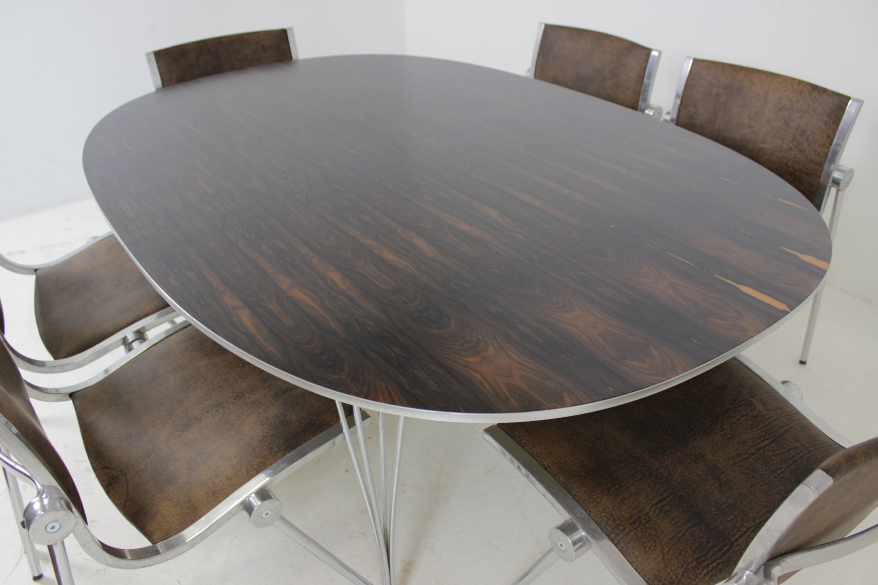 Mesa de comedor modelo Superellipse de Piet Hein para Fritz Hansen