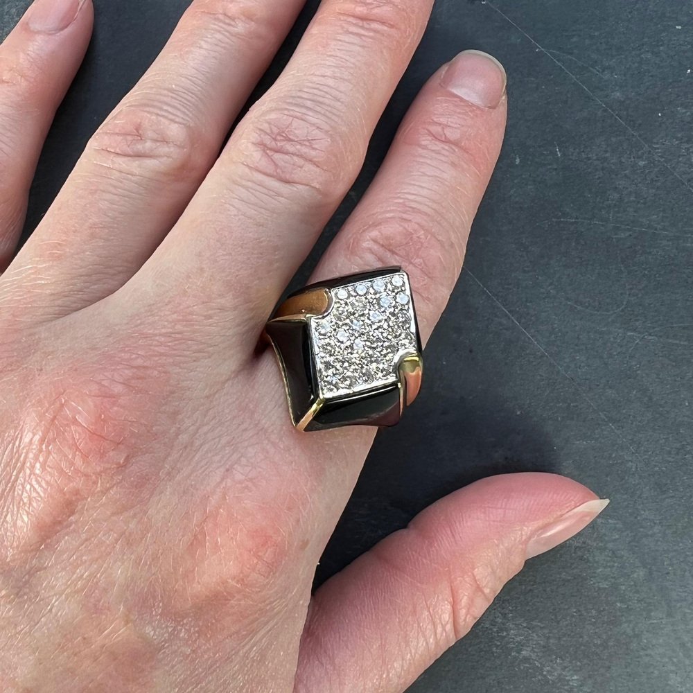 Onyx Diamond 18 Karat Yellow Gold Cocktail Ring, 1980s for sale at Pamono