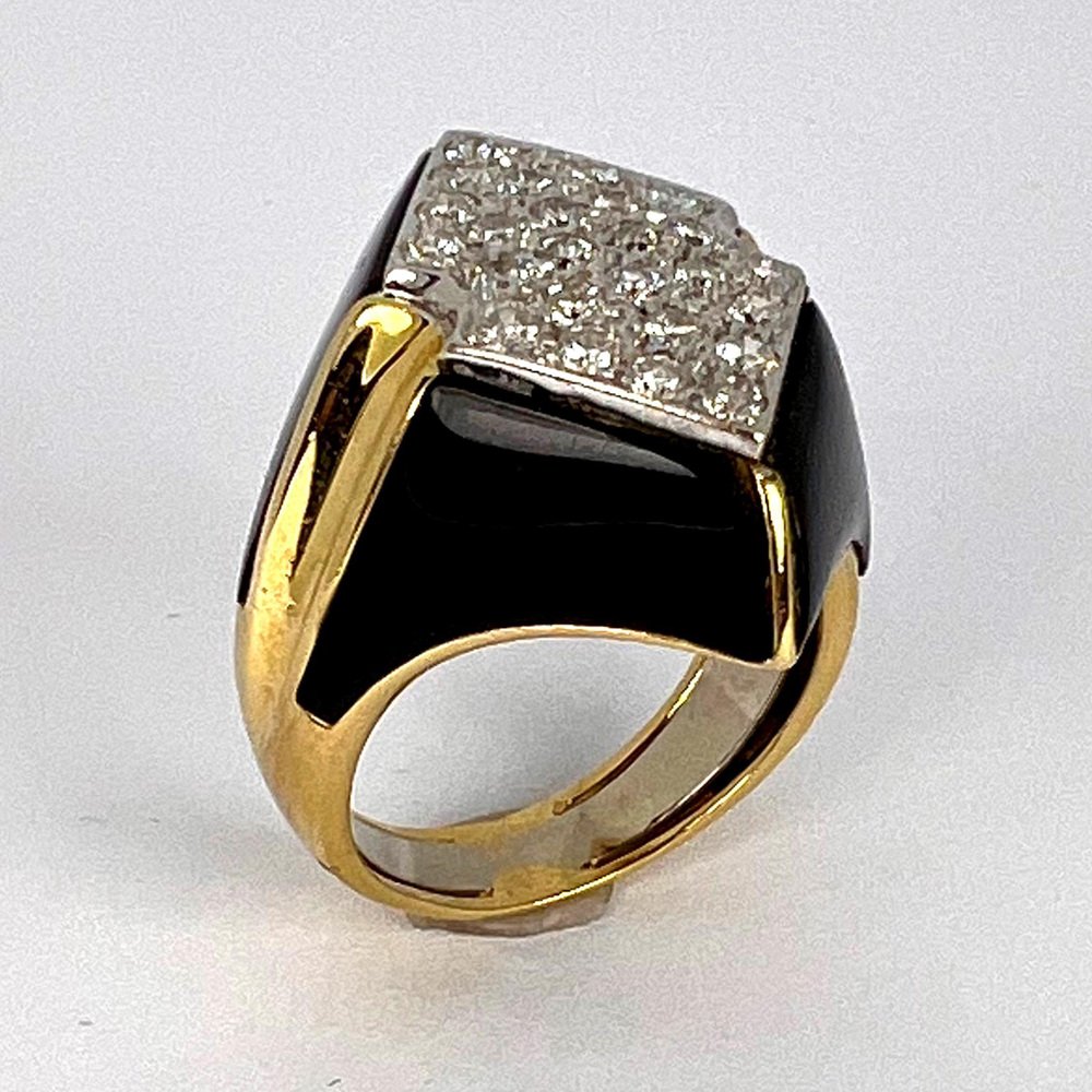 Onyx Diamond 18 Karat Yellow Gold Cocktail Ring, 1980s for sale at Pamono