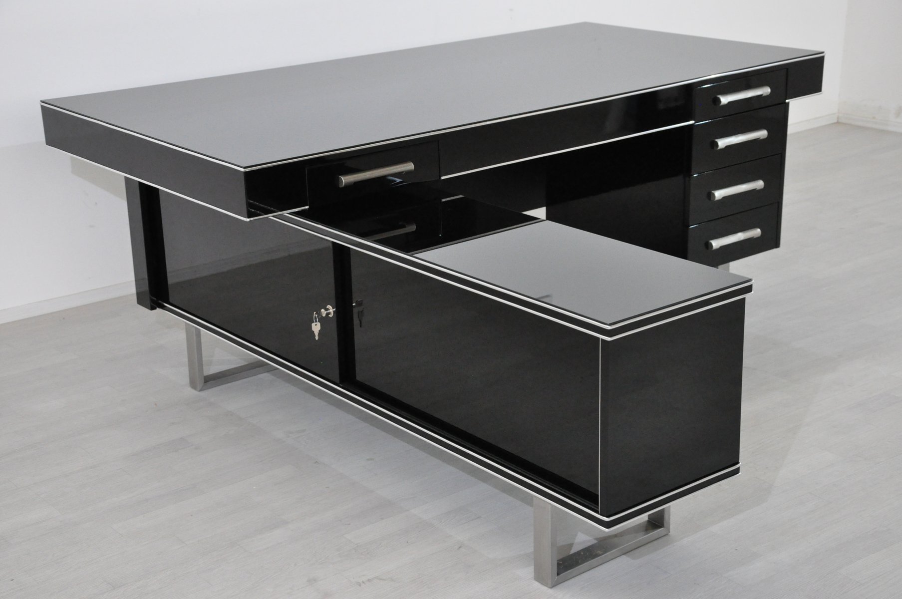 Bauhaus Corner Desk for sale at Pamono