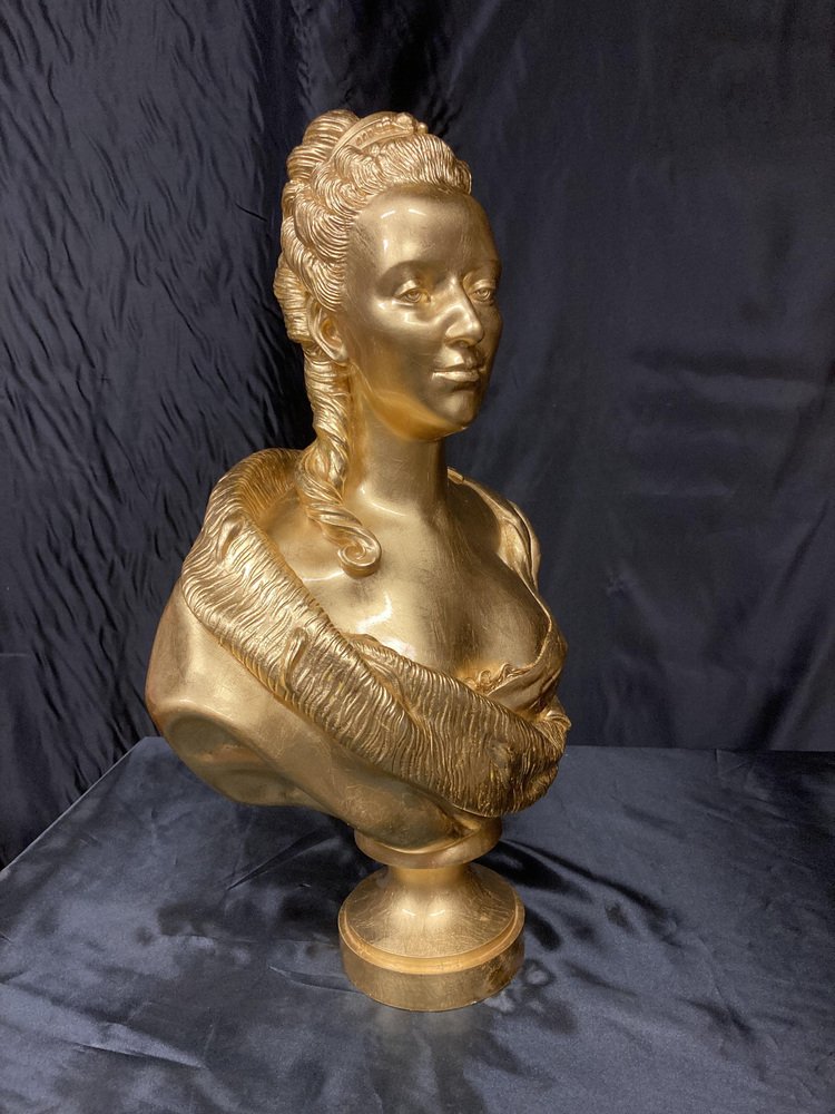 Resin Bust Gowns Boldll Nd Golden Tassels