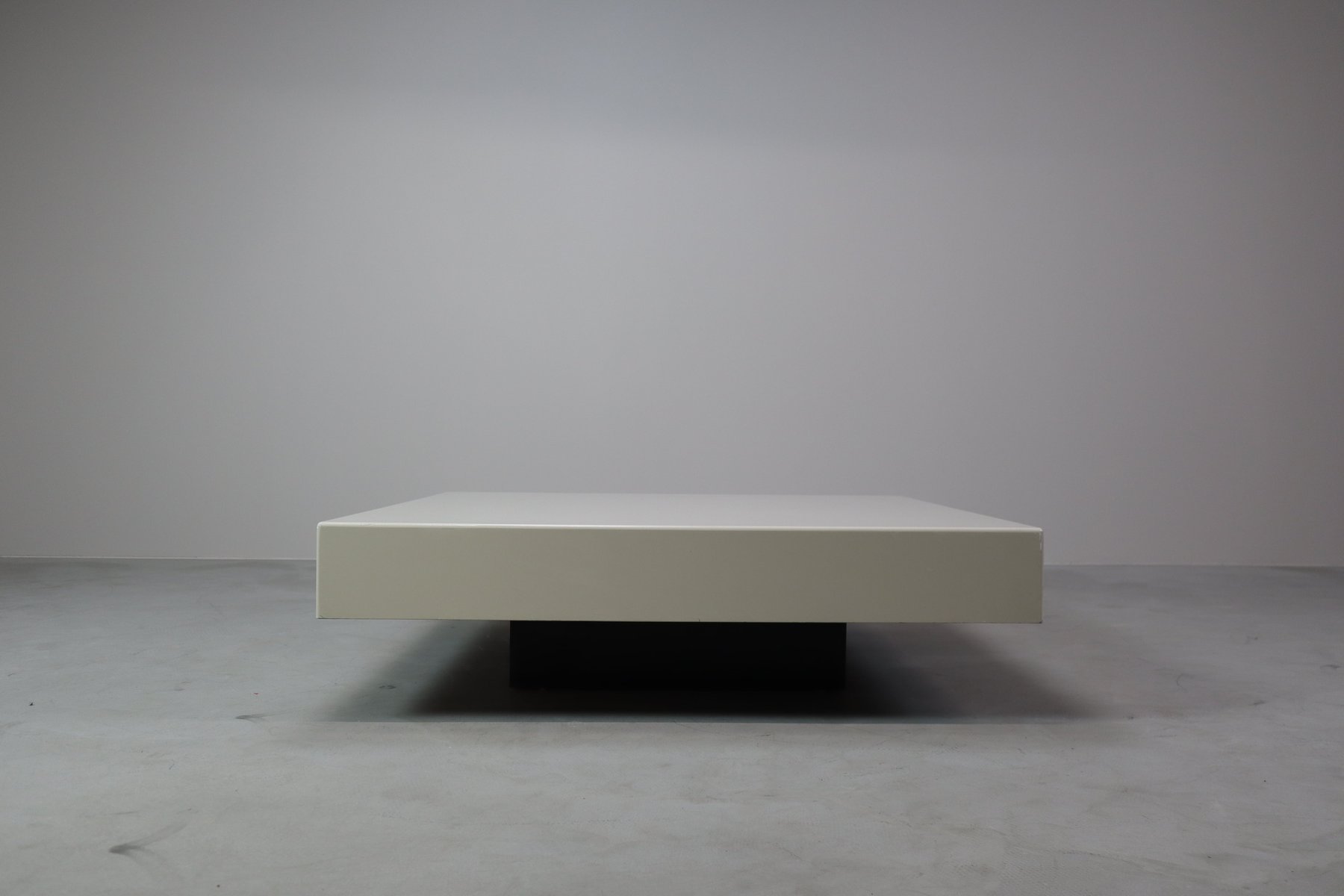 Vintage Minimalist Coffee Table, 1970s for sale at Pamono - Reclaimed Minimalist Coffee Table