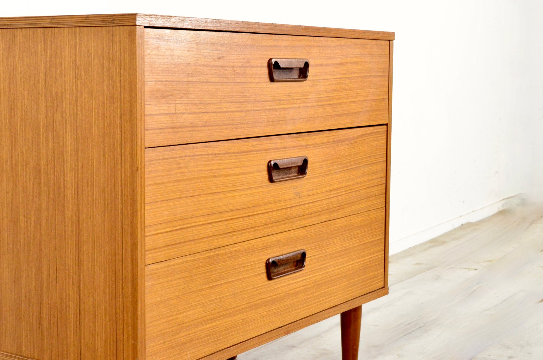 Moderne Mid-Century Kommode aus Teak, 1960er bei Pamono kaufen