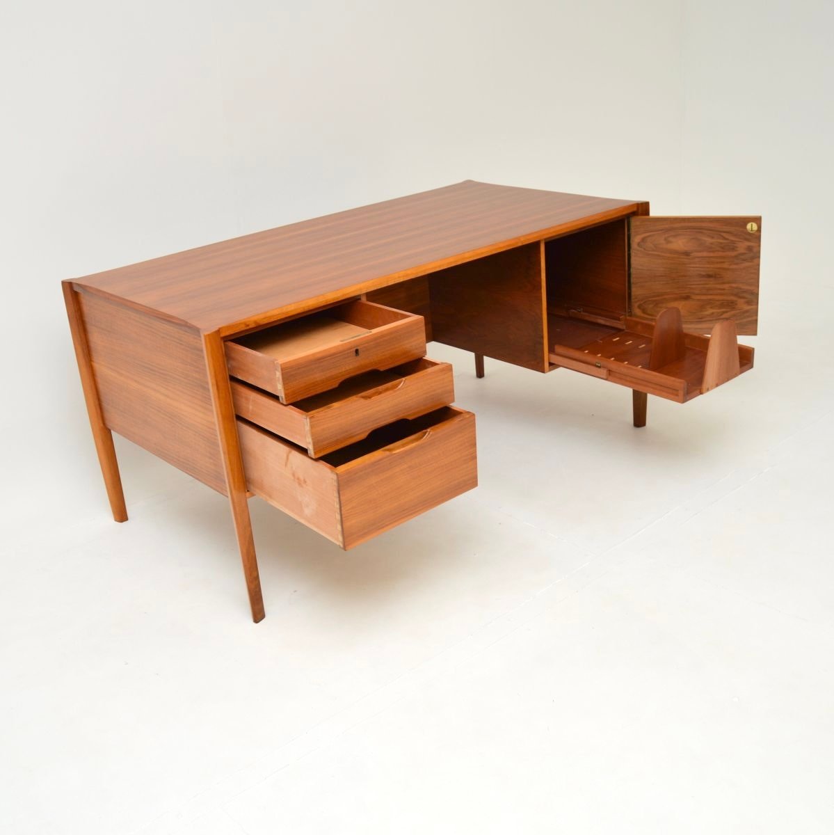 Vintage Executive Desk in Walnut by Wilhelm Renz, 1960 for sale at Pamono