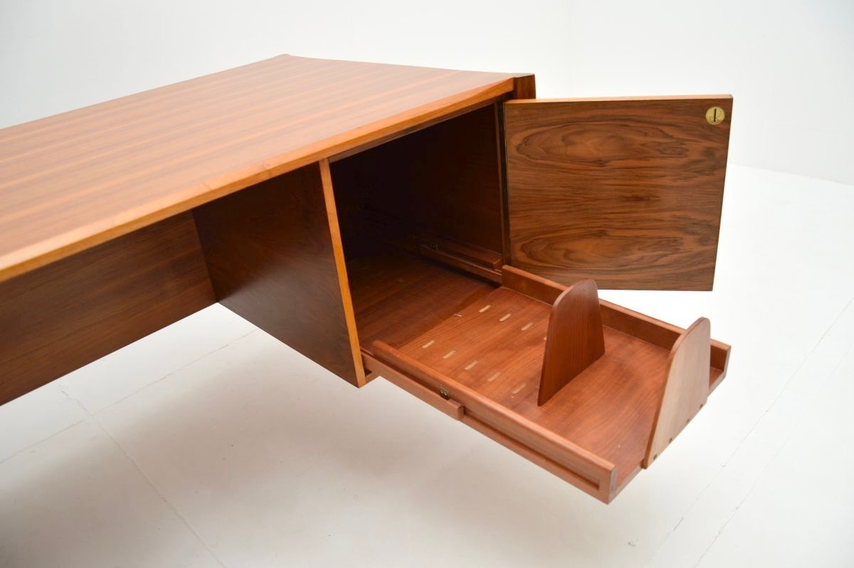 Vintage Executive Desk in Walnut by Wilhelm Renz, 1960 for sale at Pamono