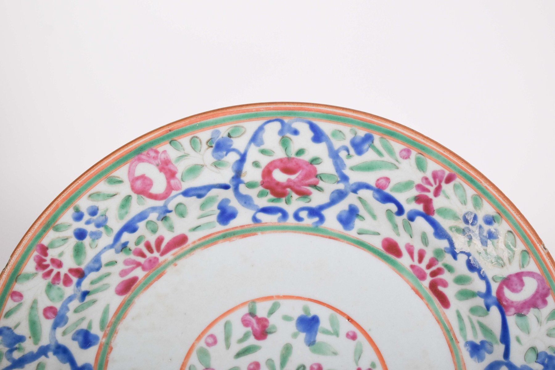 Une assiette en porcelaine de Chine rouge de fer au dragon et phénix, marque et prob. époque de Guangxu - Rob Michiels Auctions