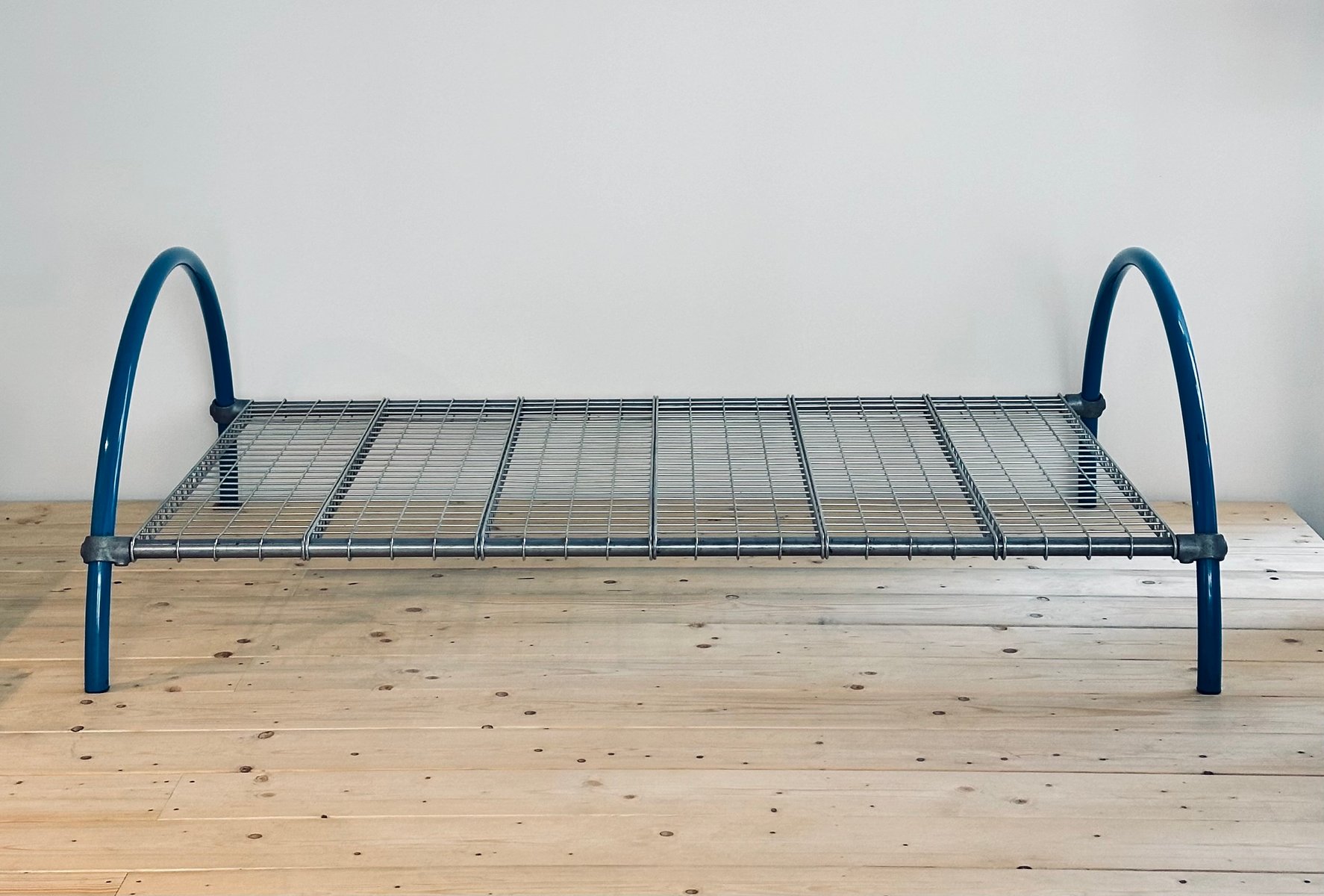 Round Rail Bed by Ron Arad for One Off, 1980s for sale at Pamono