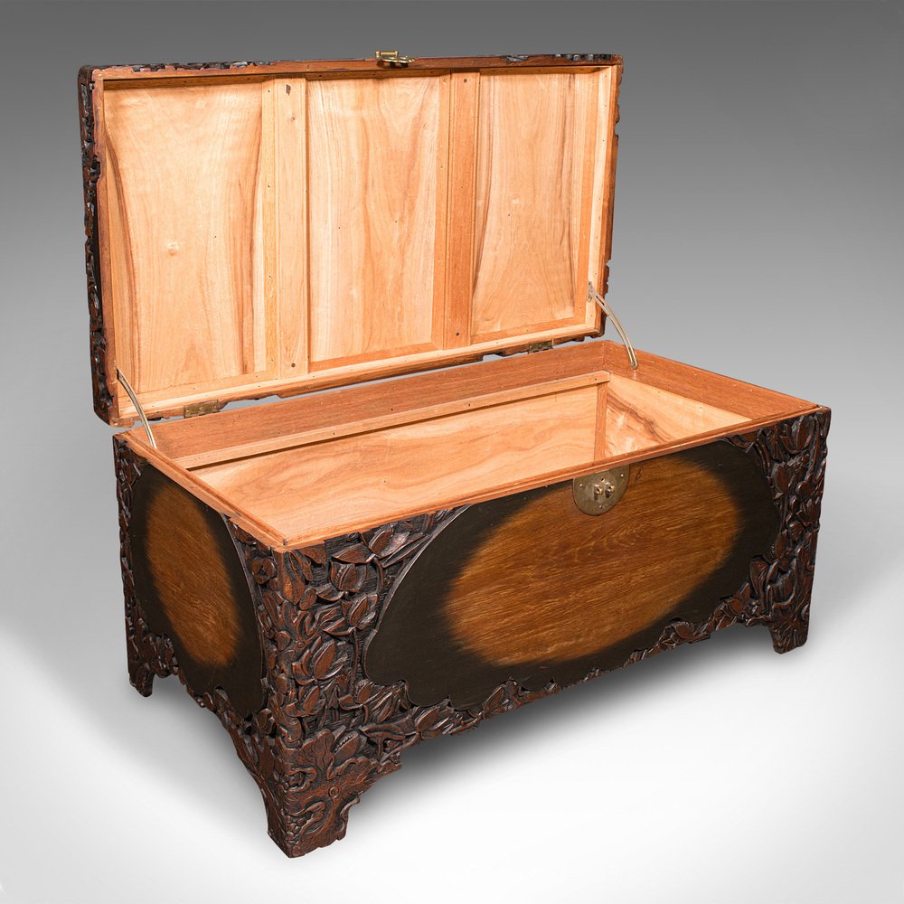 Large Vintage Chinese Carved Chest, 1930 for sale at Pamono