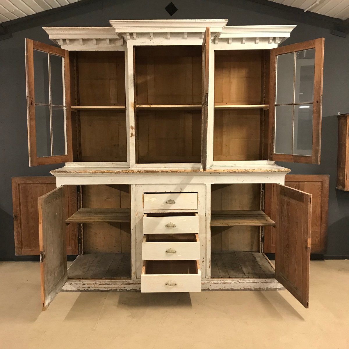 Mueble francés antiguo grande, siglo XIX en venta en Pamono