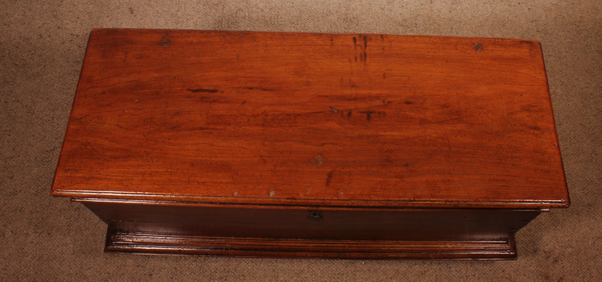 17th Century Spanish Chest in Walnut for sale at Pamono