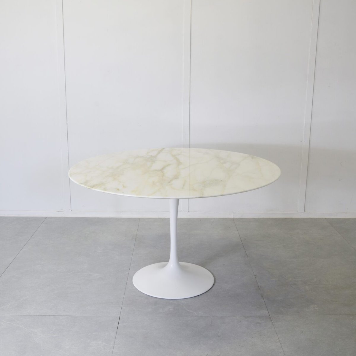 Vintage Tulip Table by Eero Saarinen, 1950s for sale at Pamono