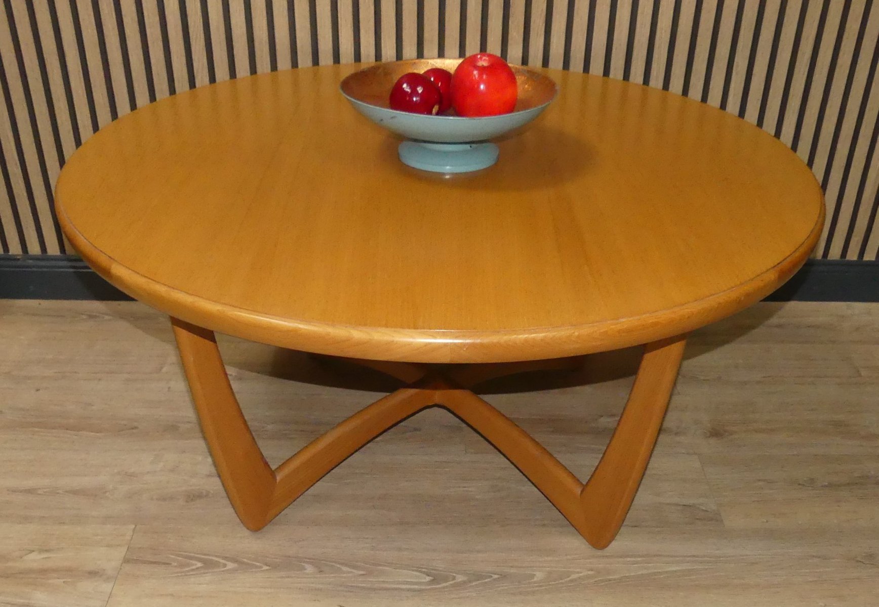 Mid-Century Round Coffee Table in Light Wood, 1950s-1960s for sale at ...