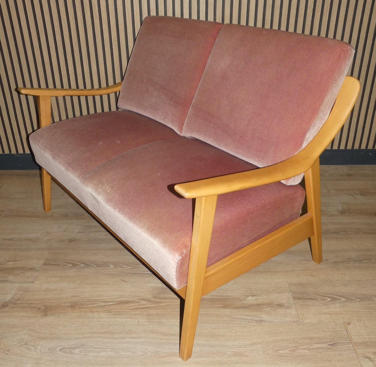 Mid-Century Modernist 2-Seater Sofa in Light Wood, 1960s for sale at Pamono
