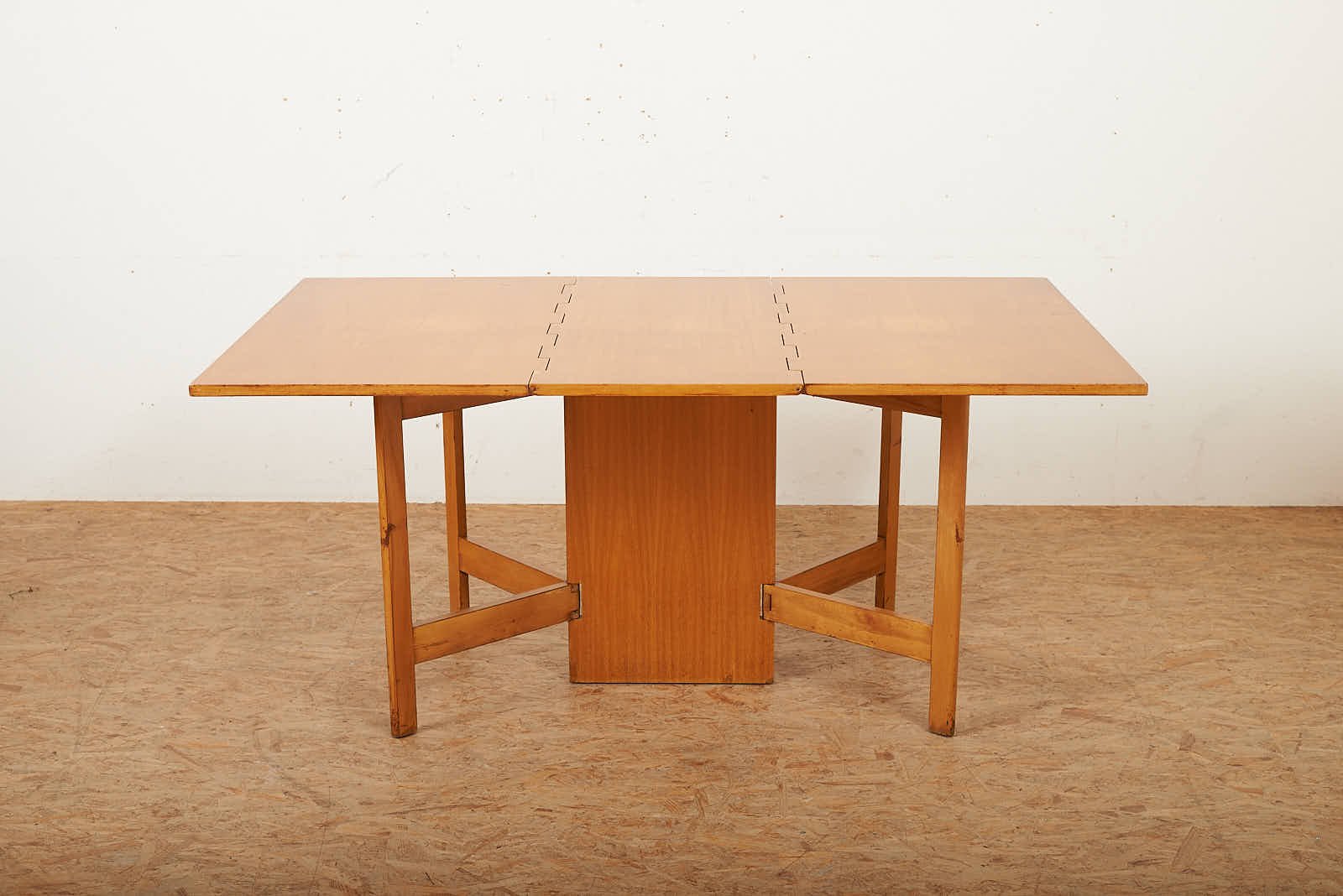 Gate Leg Table No. 4656 Primavera Wood Frame Construction, Veneered ...