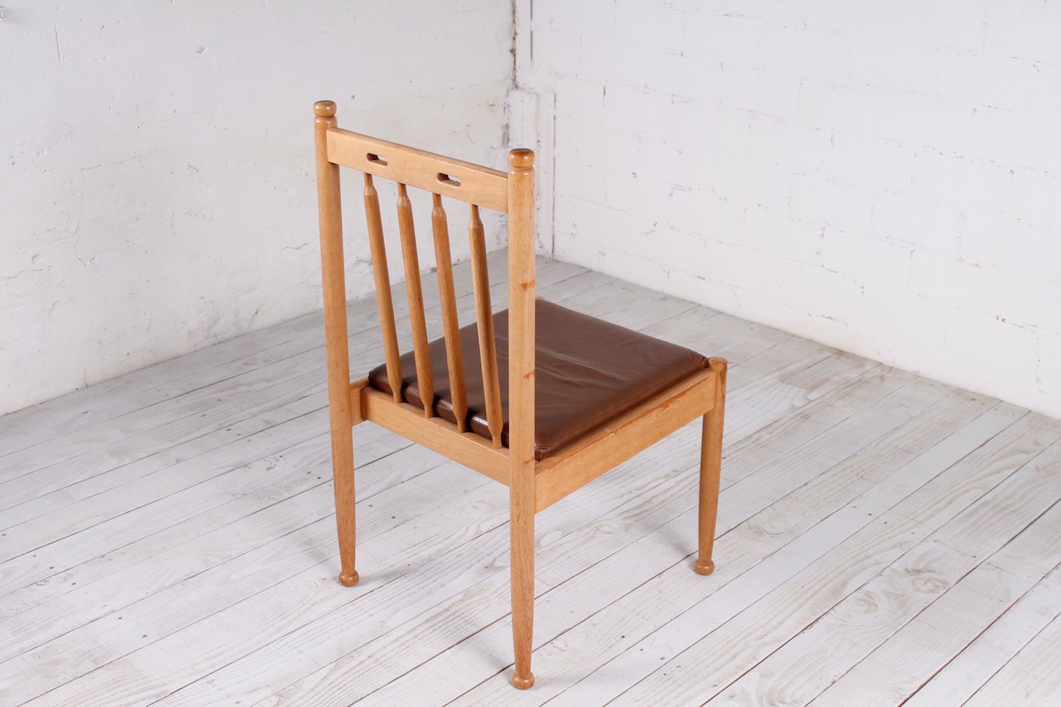 Vintage Stuhl aus Eiche mit Hoher Rückenlehne, 1960er bei Pamono kaufen