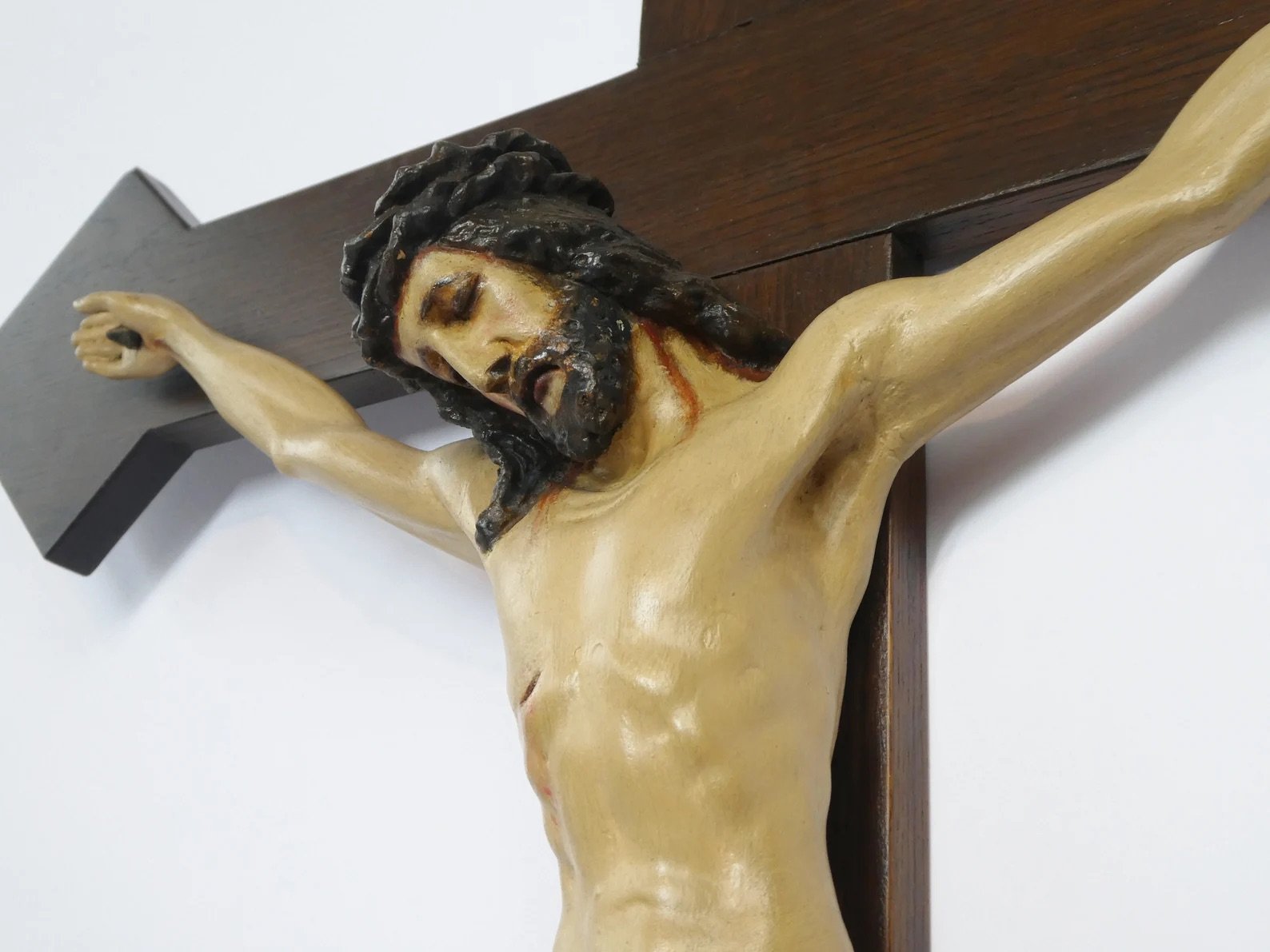 Crocifisso grande antico in legno in vendita su