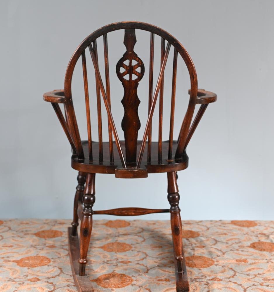 Vintage Windsor Rocking Chair, 1930 for sale at Pamono