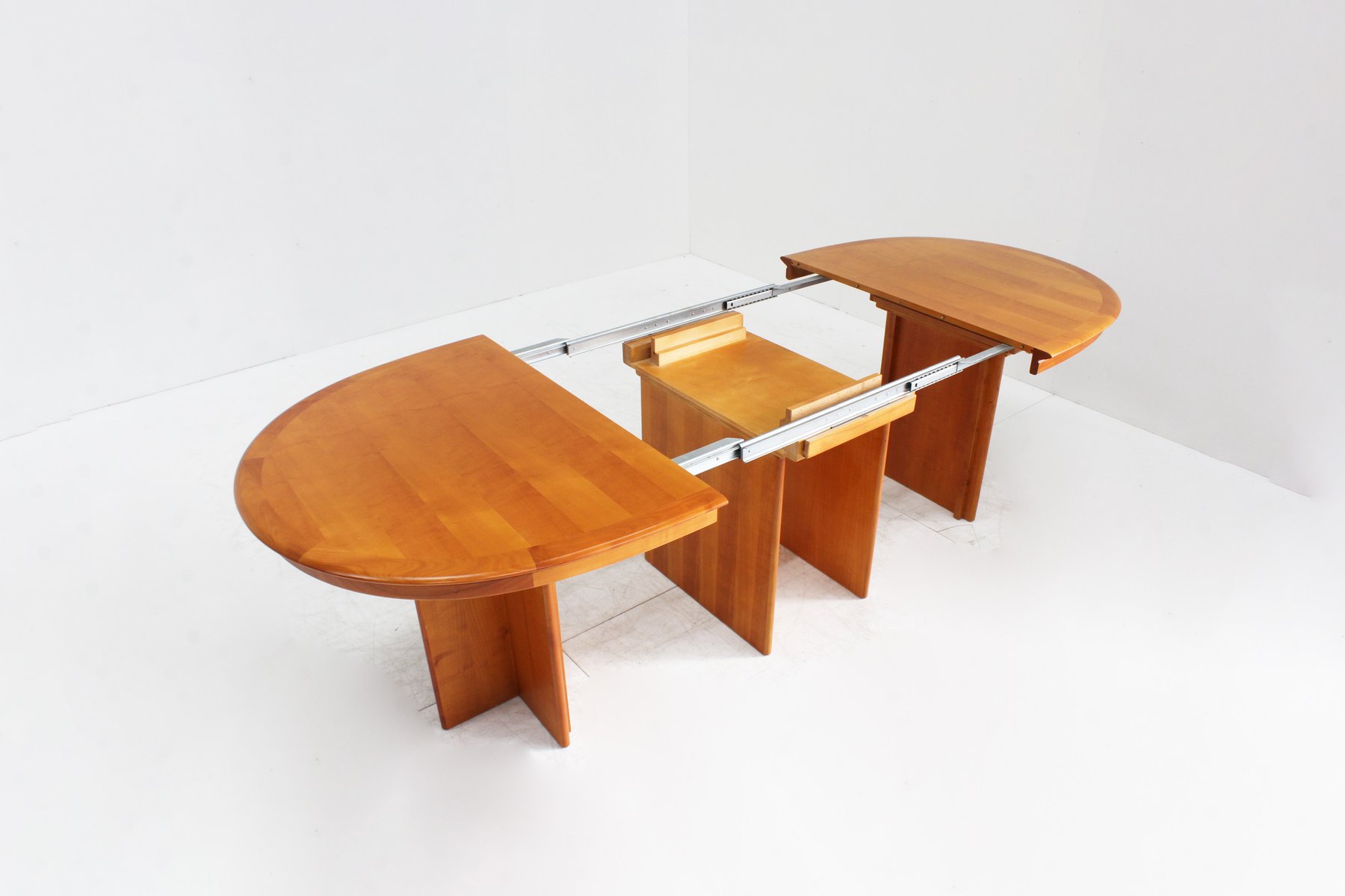 Vintage Oval Extendable Dining Table, 1960s for sale at Pamono