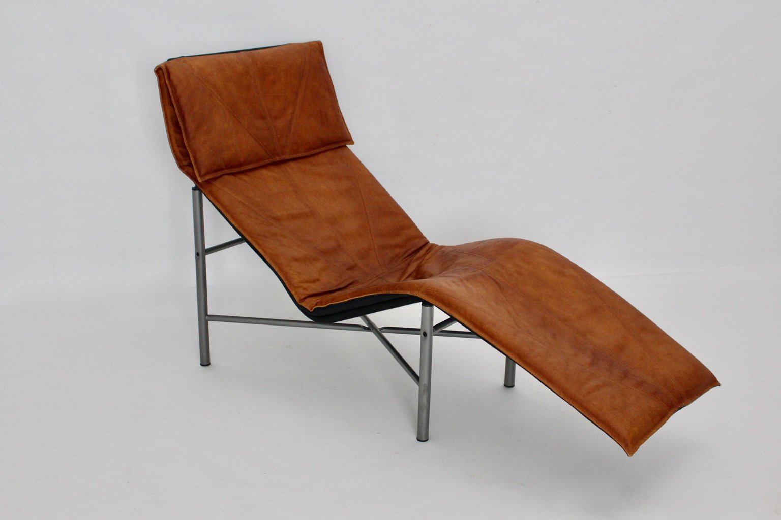 Schwedischer Chaise Longue aus Cognacfarbenem Leder von Tord Bjorklund